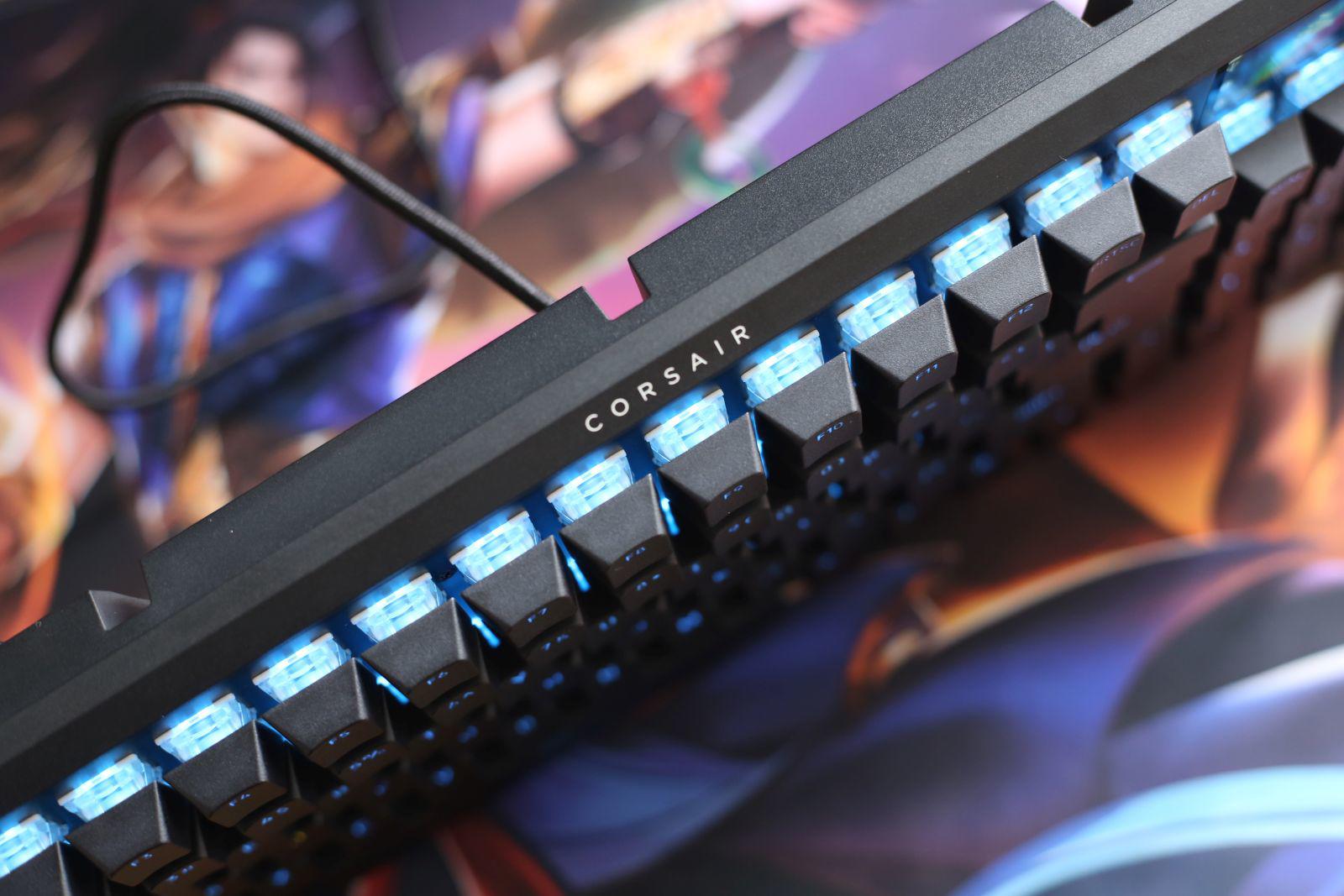 Bàn phím siêu nhạy, có màn hình LCD và loạt nút chức năng độc lạ - 12