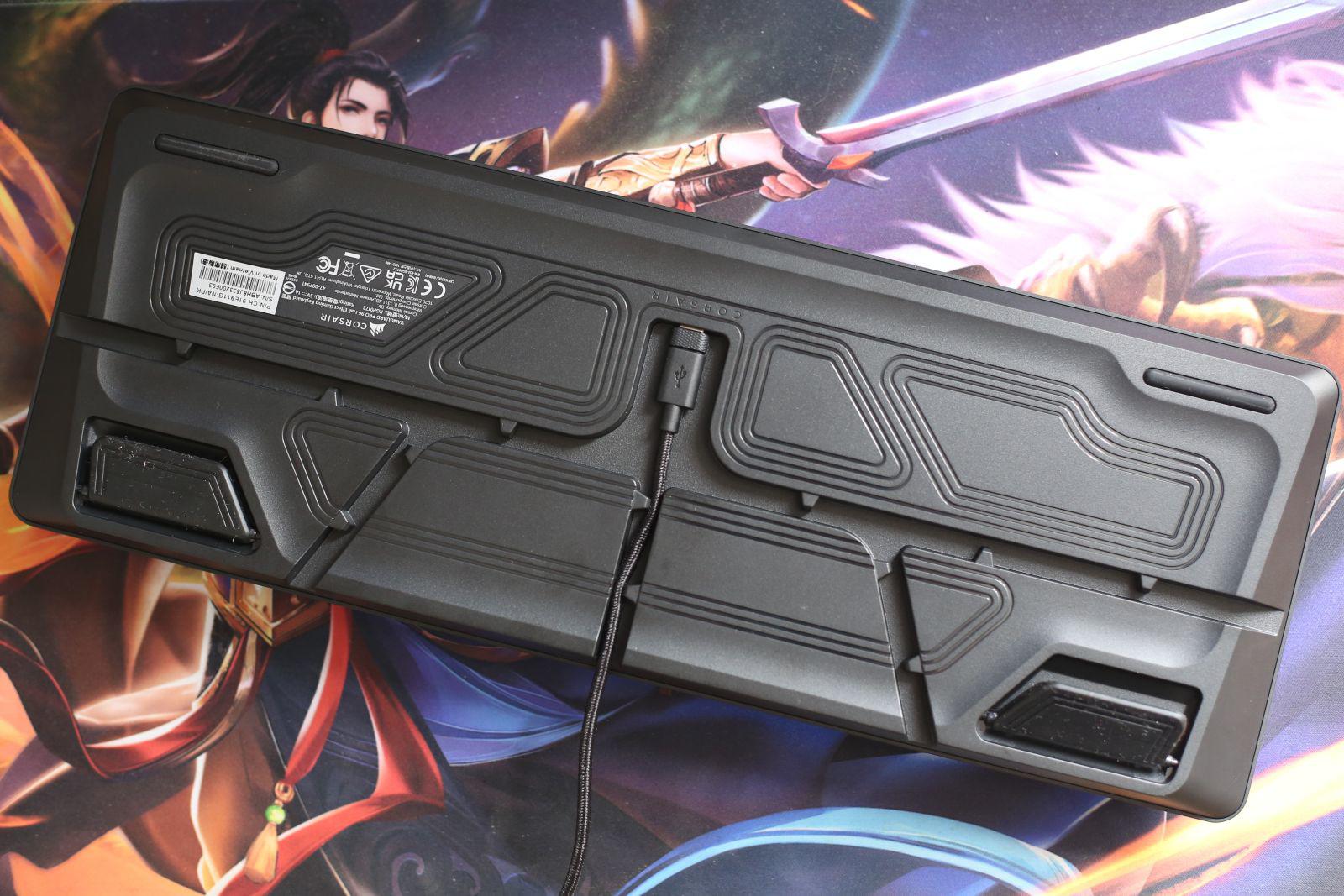 Bàn phím siêu nhạy, có màn hình LCD và loạt nút chức năng độc lạ - 14