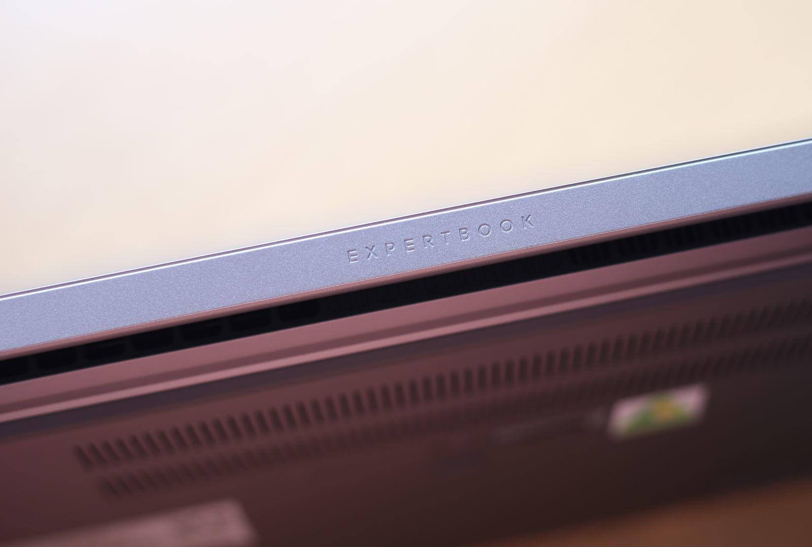 Chiếc laptop AI nhẹ ngang MacBook Air nhưng mạnh, bền hơn gấp bội - 2