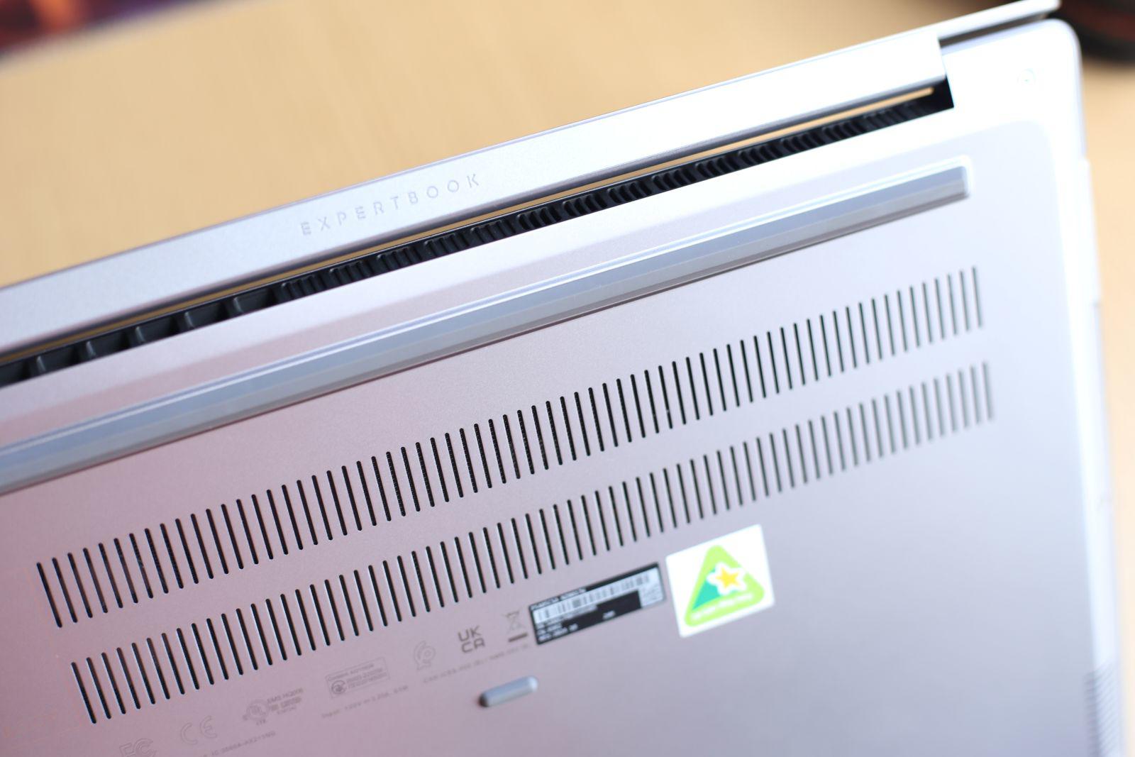 Chiếc laptop AI nhẹ ngang MacBook Air nhưng mạnh, bền hơn gấp bội - 3