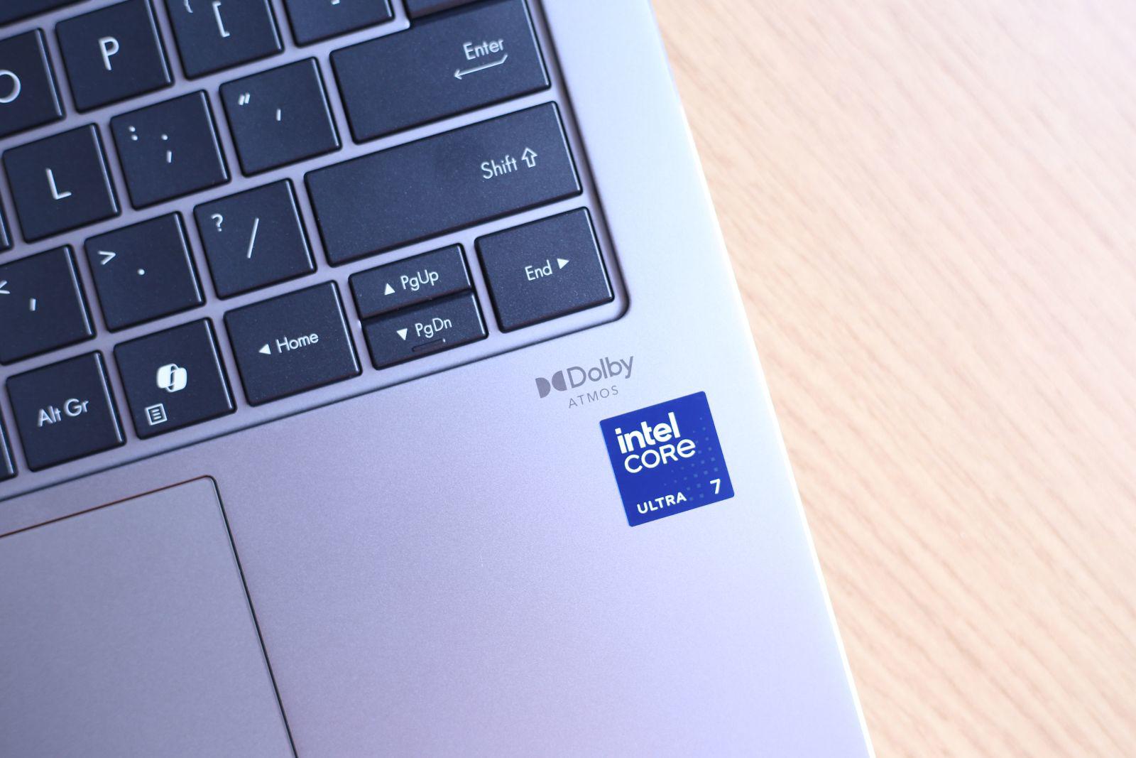 Vi xử lý Intel Core Ultra 7 258V hỗ trợ chạy AI không cần Internet.