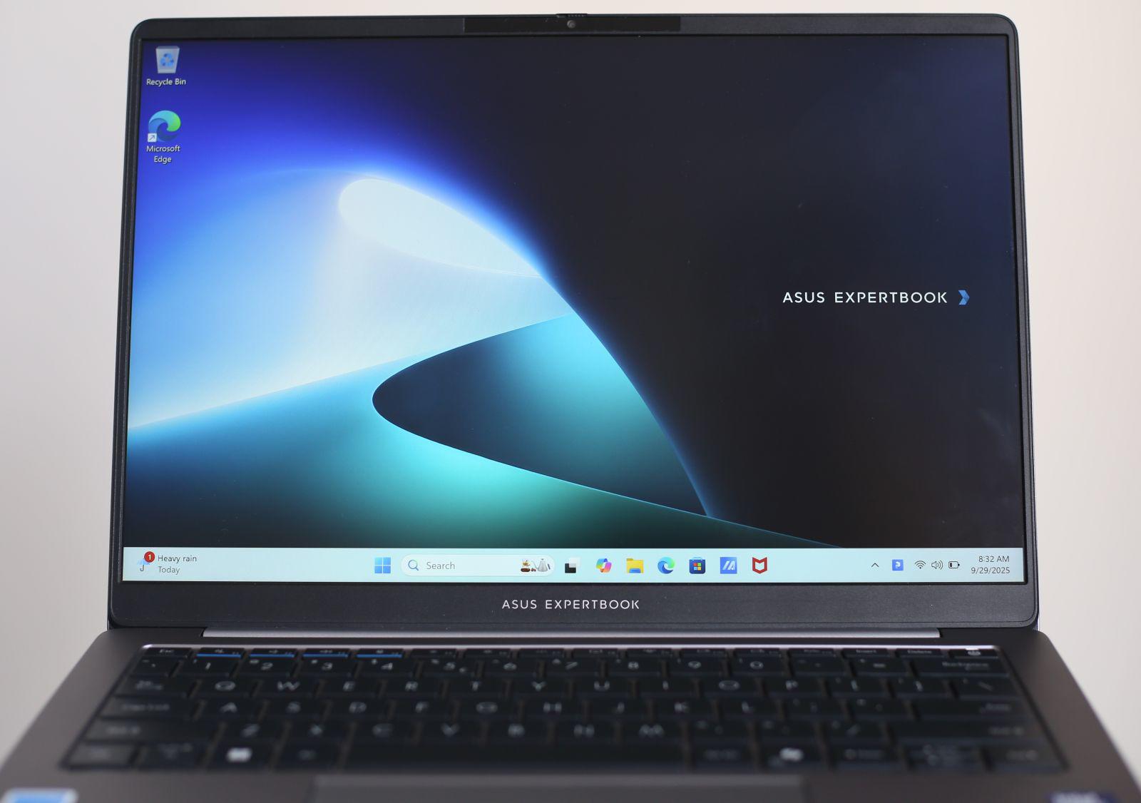 Mẫu laptop Asus ExpertBook P5.